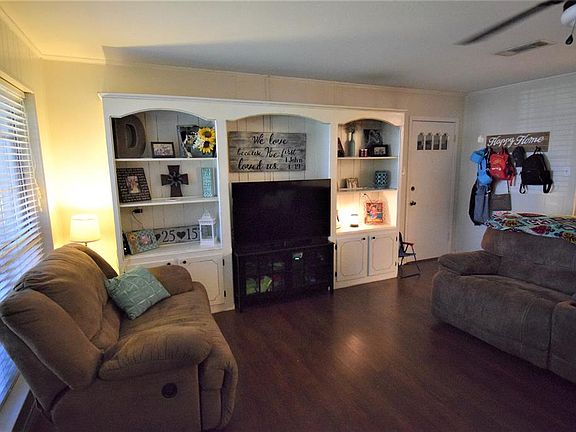 5th image of 600 N Washington St