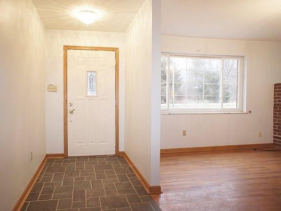 3rd image of 1523 Woodville Pike