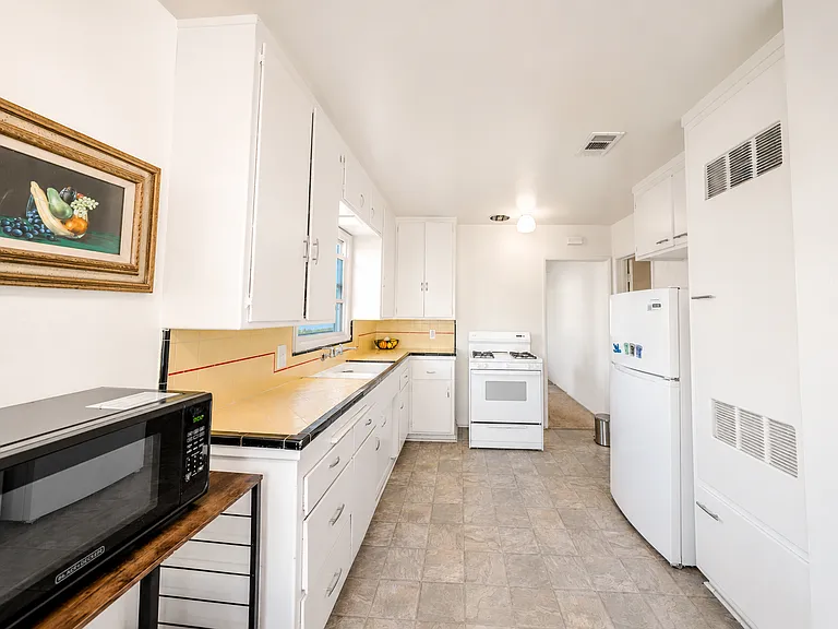 8347 California Ave — Photo 12