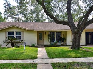 2020 Tupperlake Ln, Bay City, TX 77414