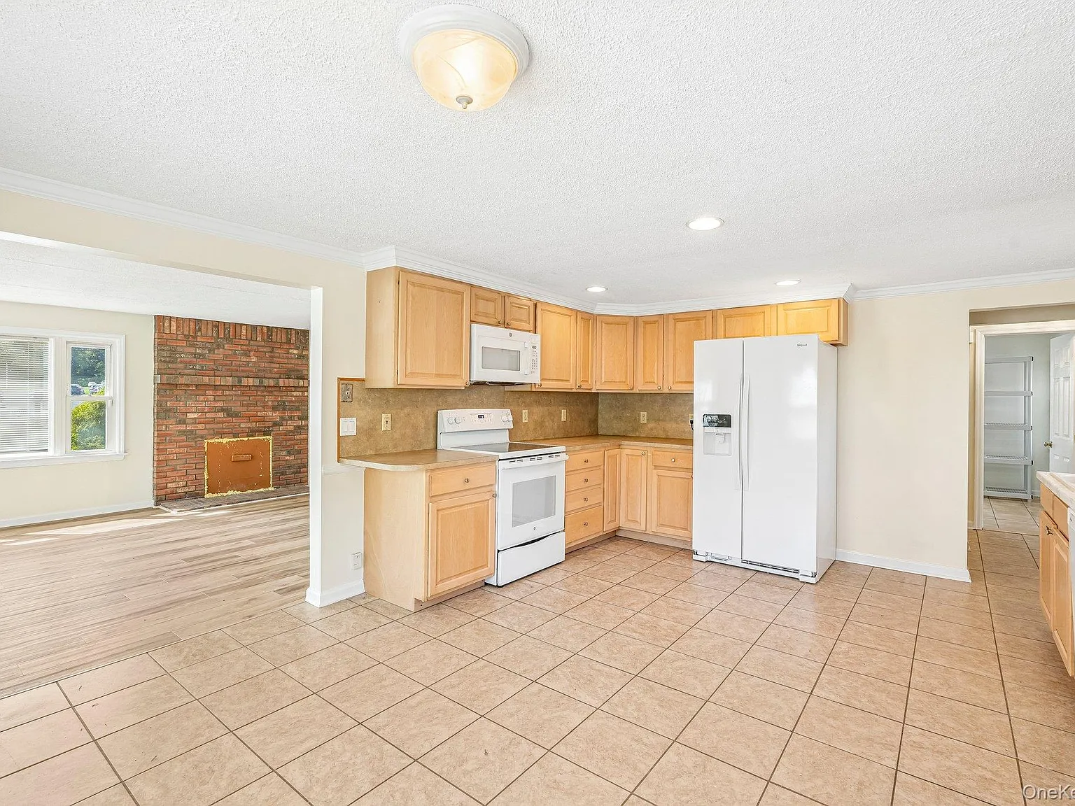 4 bed, 3.0 bath, 2283 sqft, $3,500 — Photo 3