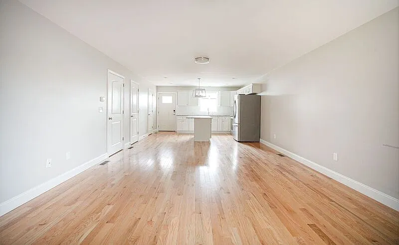 3 bed, 1.5 bath, $2,200 — Photo 4
