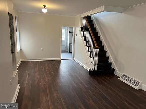 4th image of 30 W Abington Ave