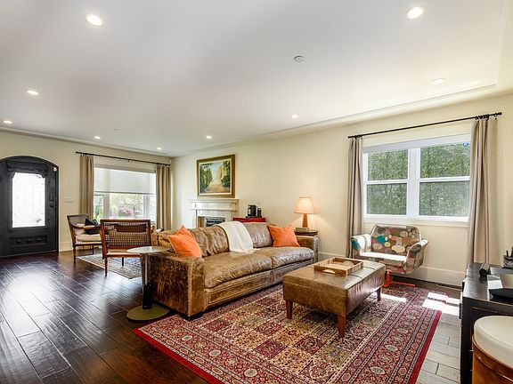 4th image of 52 Hillview Ave