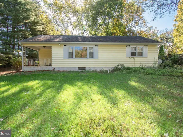 2407 Snydersburg Rd, Hampstead, MD 21074