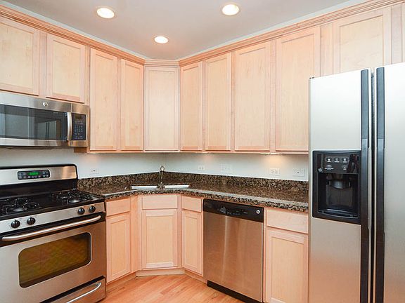 3rd image of 3244 N Clifton Ave APT 1E
