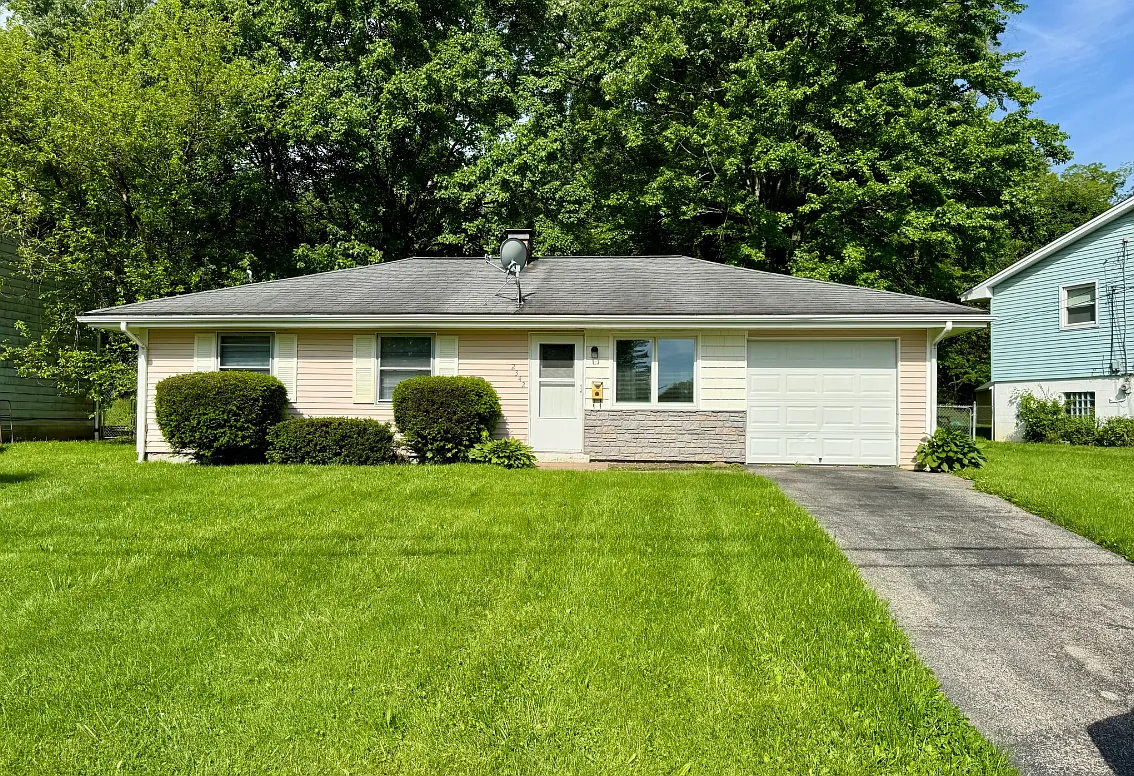 3 bed, 1016 sqft, $1,300 — Photo 1