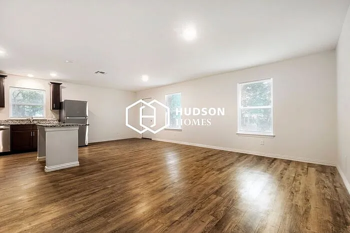 227 Lopez St — Photo 4