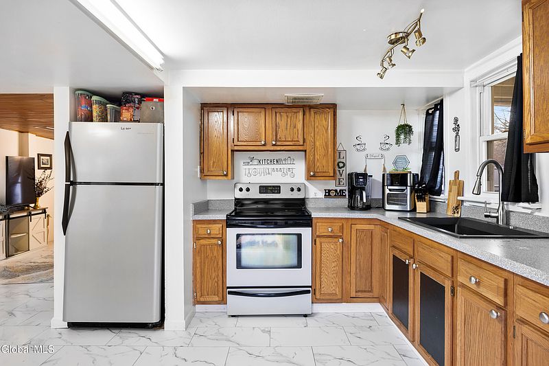 3rd image of 79 Starr Avenue