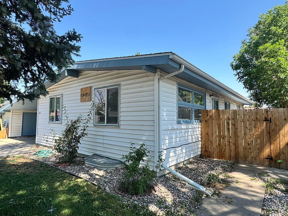 1st image of 413 Cove Ln