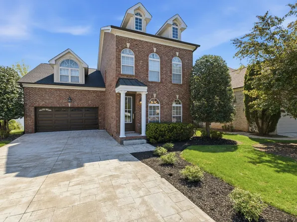 1046 Isaac Franklin Dr, Gallatin, TN 37066