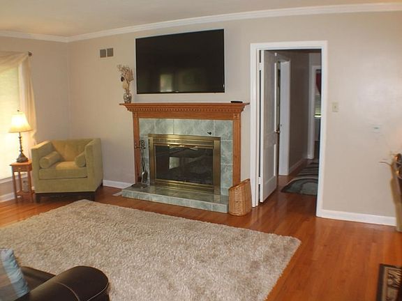 4th image of 4315 Woodfield Ln NE