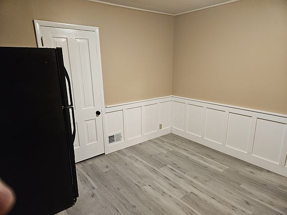 2nd image of 209 W Park St #2