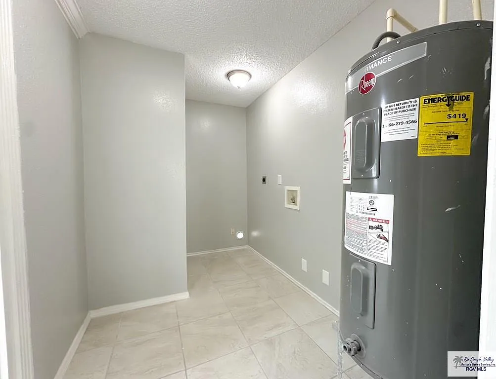 4 bed, 2.0 bath, 1700 sqft, $1,825 — Photo 3