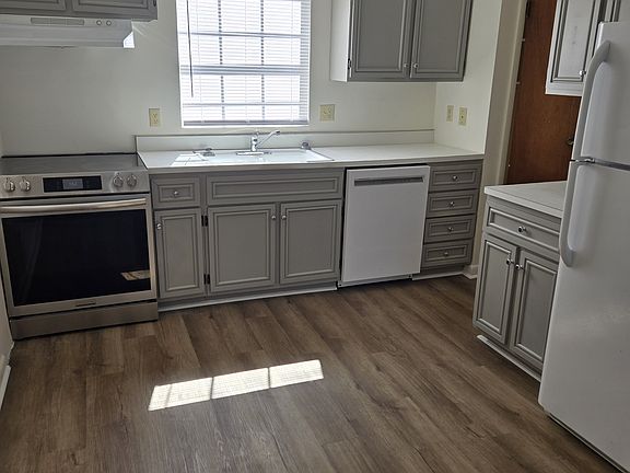 3rd image of 4403 Country Club Rd