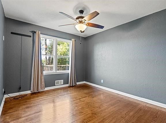4th image of 7205 Oxford Ave