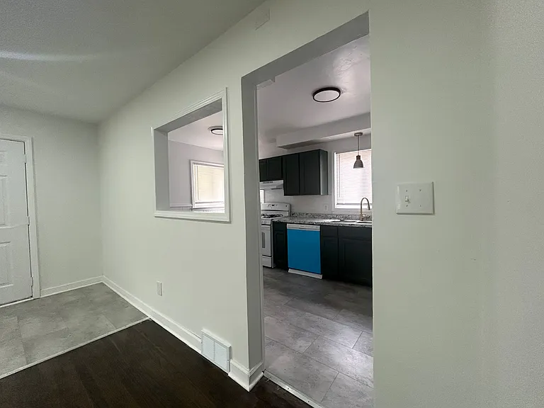 28542 Rosewood St — Photo 5