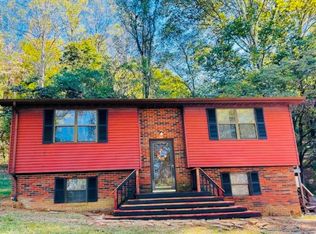 115 Jefferson St, Celina, TN 38551