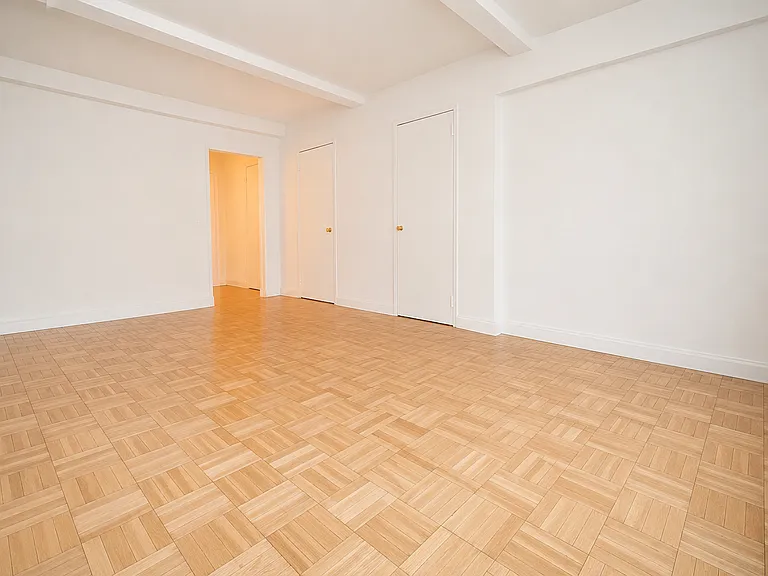 150 E 39th St #807 — Photo 2
