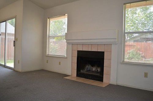 3rd image of 6 Lauderdale Ct