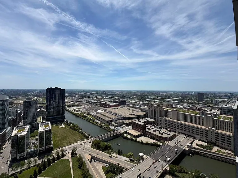 235 W Van Buren St #4204 — Photo 14