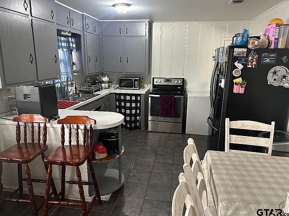 4th image of 205 E Magnolia Dr