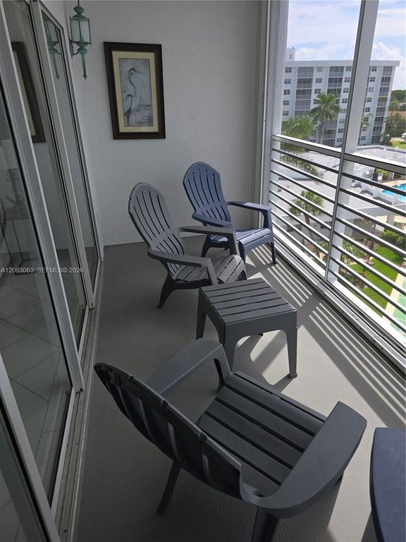 2731 NE 14th Street Cswy APT 636, photo 3