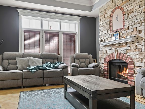 3rd image of 2047 W Morse Ave #4E