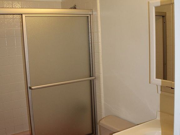 5th image of 527 N Amphlett Blvd APT 3
