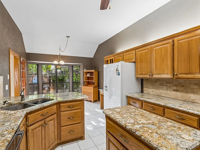 1820 Chelsea Dr — Photo 13