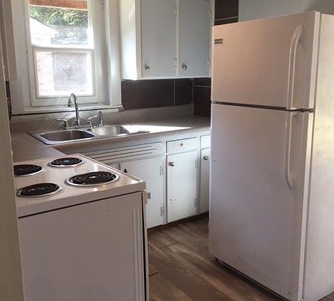 3rd image of 7911 Lawton St #B