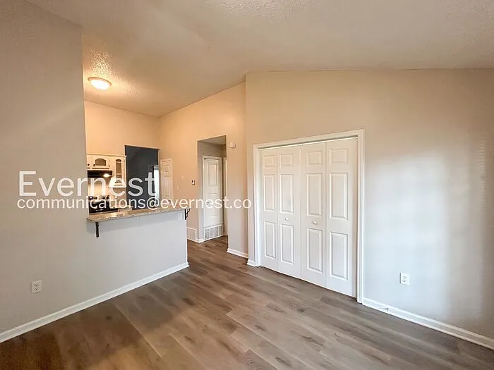 10721 Ridgefield Dr — Photo 4