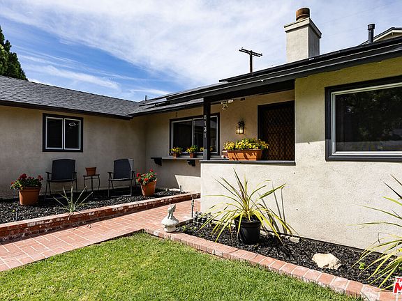 3rd image of 8131 Bianca Ave
