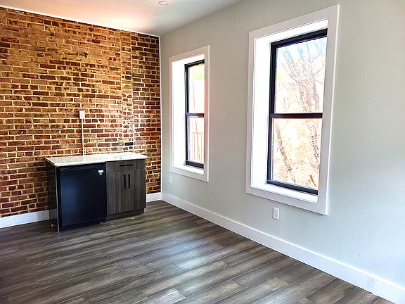 4th image of 239 Lenox Ave #2B