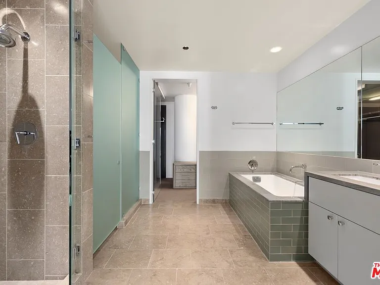 6250 Hollywood Blvd #12I — Photo 11