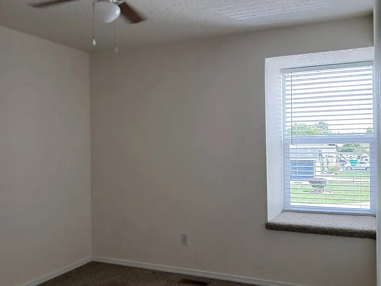 2807 Laurel Way — Photo 10