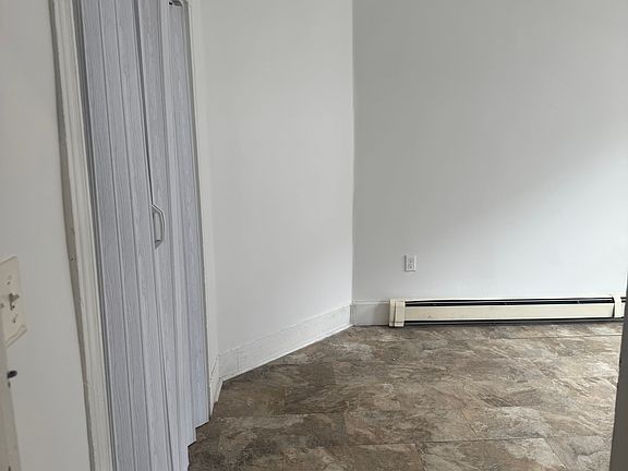 LIVING ROOM OR 3RD. BR.