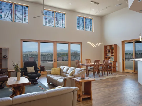 26 Cattle Dr, Lamy, NM 87540