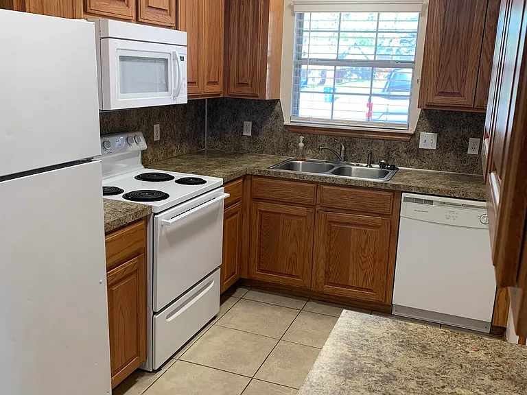 1008 Aspen Ct — Photo 3