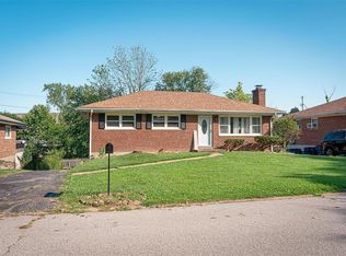 9628 Greenview Dr, Saint Louis, MO 63126