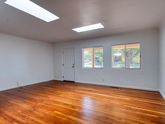 3rd image of 2941 Santa Cruz Ave SE