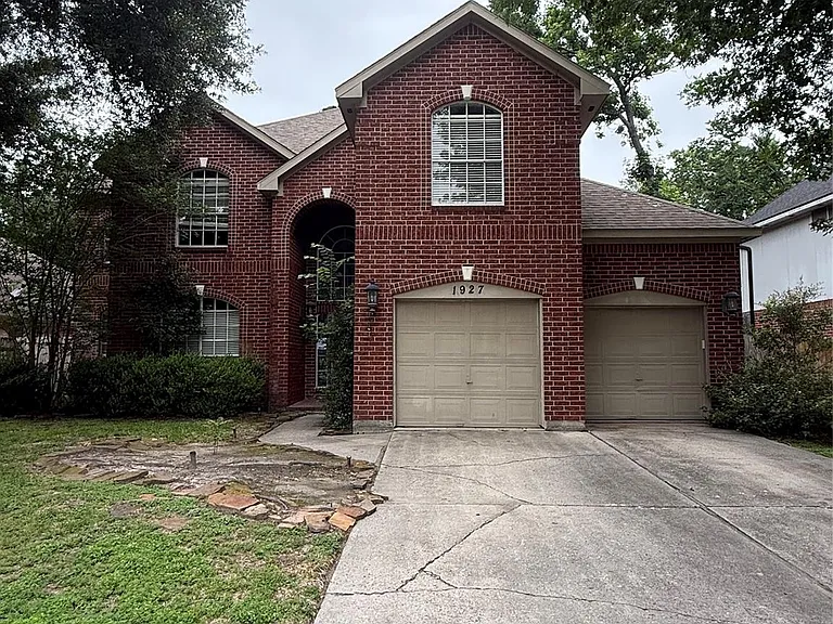 1927 Kelona Dr — Photo 1