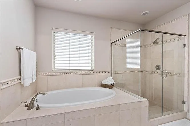 1131 W 21st St — Photo 25