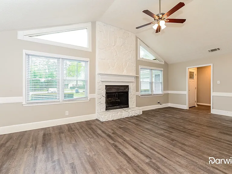 350 Cowan Rd SE — Photo 5