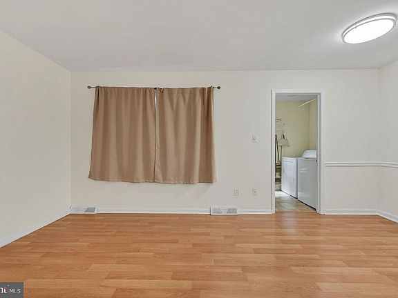 5th image of 133 Old Forge Dr