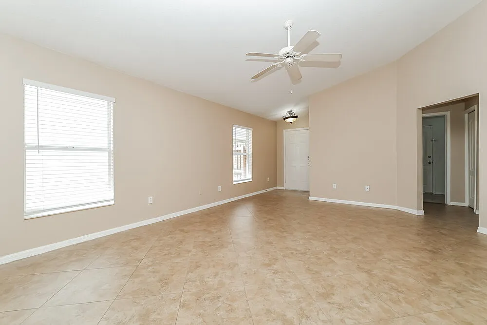 3 bed, 2.0 bath, 1275 sqft, $2,365 — Photo 3