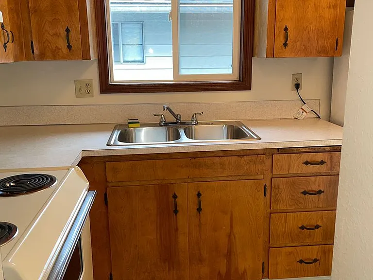 2131 Center St NE — Photo 3
