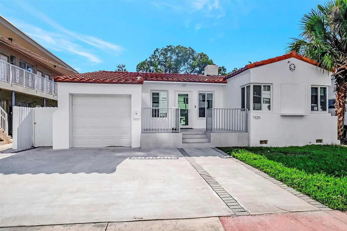 Building Photo - 7825 Byron Ave