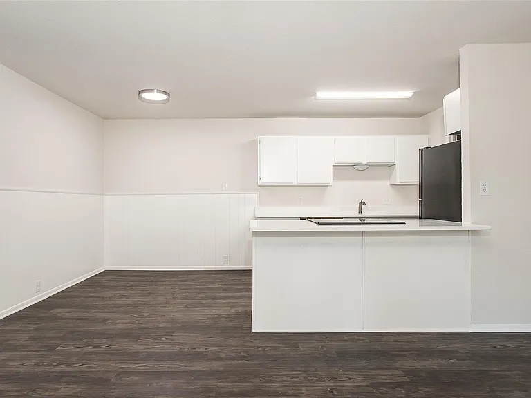 5022 Donnelly Ave — Photo 6