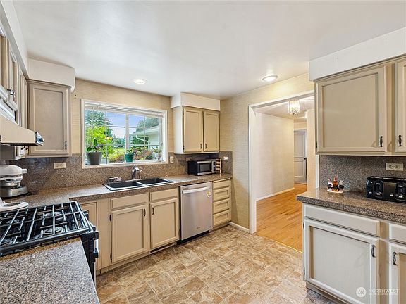 4th image of 17059 Marlee Drive